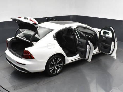 2024 Volvo S60 B5 Core Dark Theme