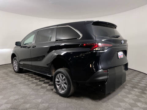 2023 Toyota Sienna LE 8-Passenger