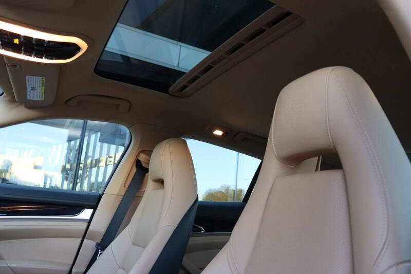 2016 Porsche Panamera Edition