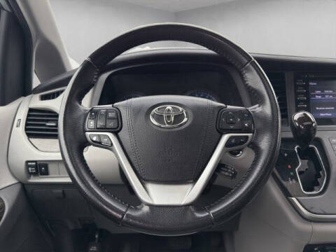 2020 Toyota Sienna XLE Premium 8-Passenger
