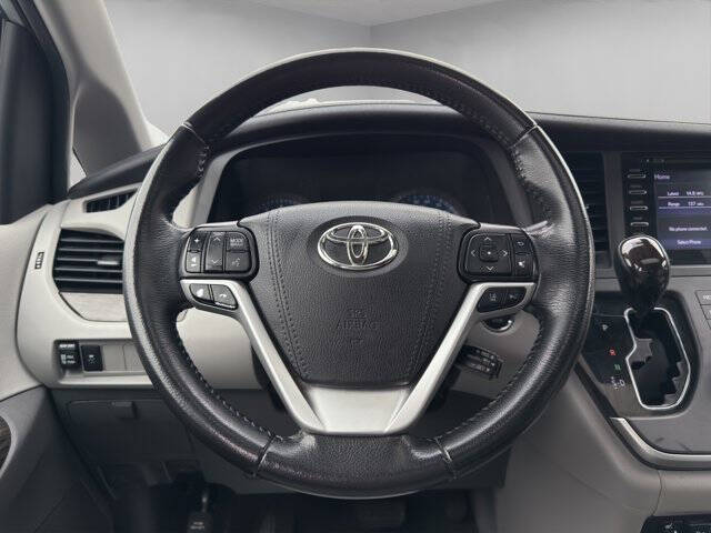 2020 Toyota Sienna XLE Premium 8-Passenger