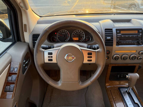 2005 Nissan Pathfinder LE