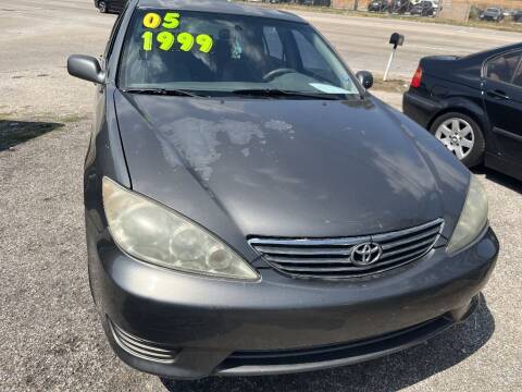 2005 Toyota Camry for sale at SCOTT HARRISON MOTOR CO in Houston TX