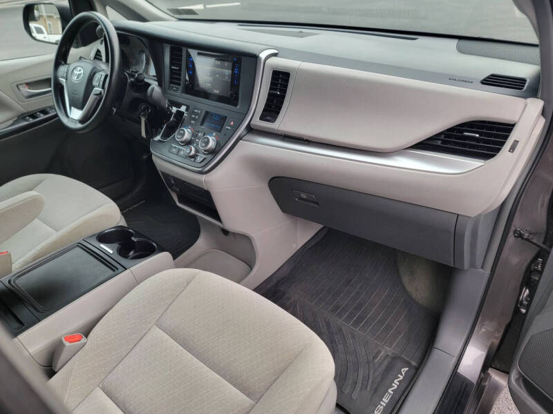 2017 Toyota Sienna LE 7-Passenger