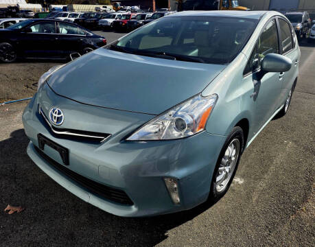2014 Toyota Prius v Two