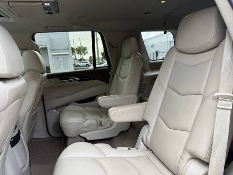 2016 Cadillac Escalade Luxury Collection