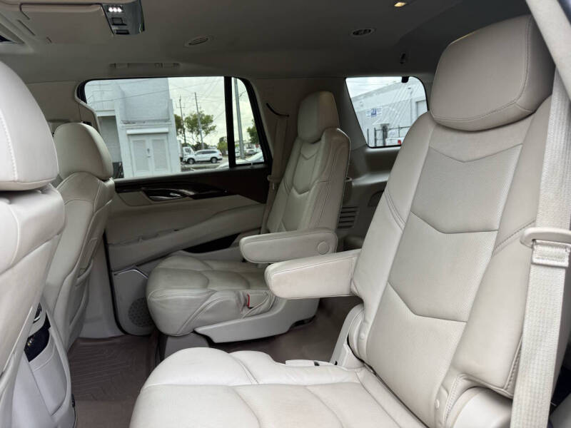 2016 Cadillac Escalade Luxury Collection