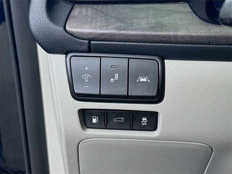 2020 Kia Cadenza Technology