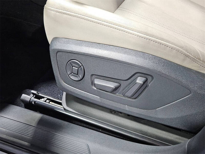 2022 Audi Q4 e-tron quattro Premium 50