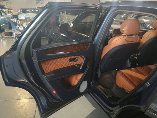 2017 Bentley Bentayga 12