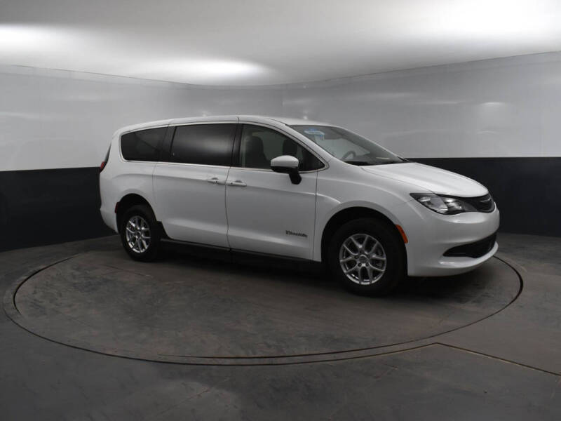 2022 Chrysler Voyager LX