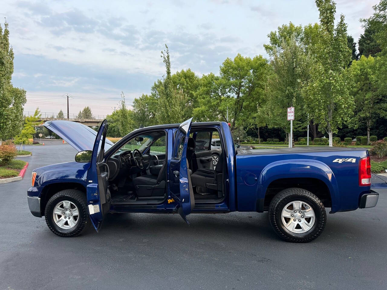 2013 GMC Sierra 1500 for sale at MISHA MASTER MOTORZ LLC in Portland, OR