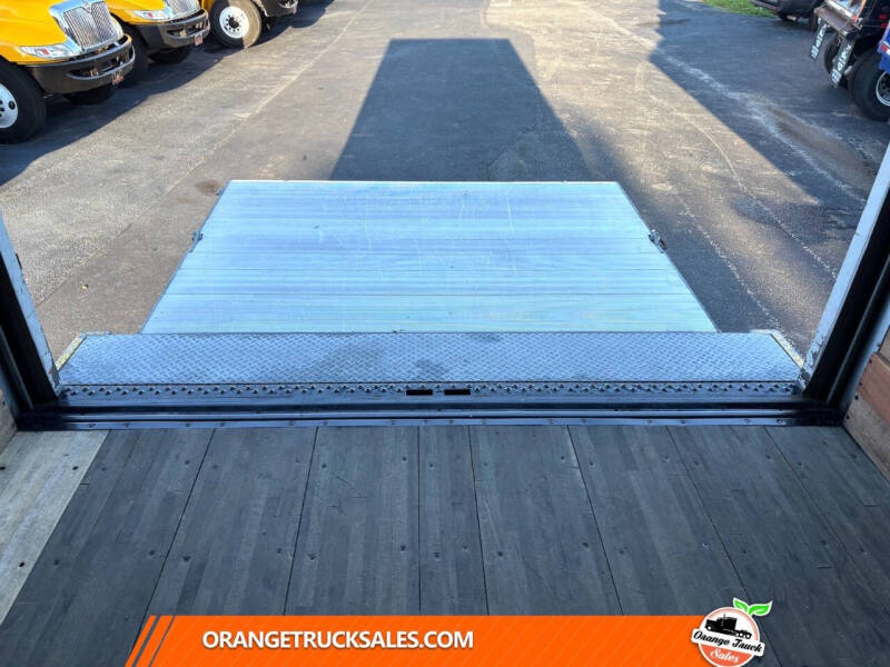 2018 Freightliner M2 106