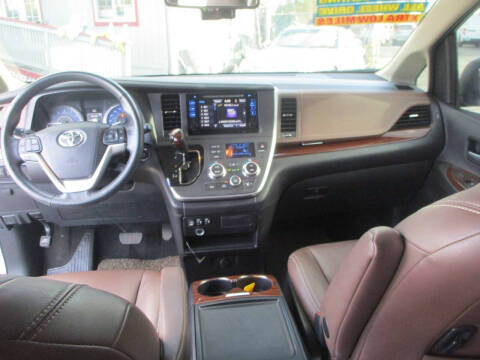 2017 Toyota Sienna Limited Premium 7-Passenger