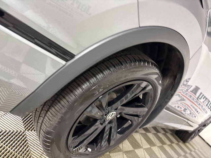 2024 Volkswagen Tiguan SE R-Line Black