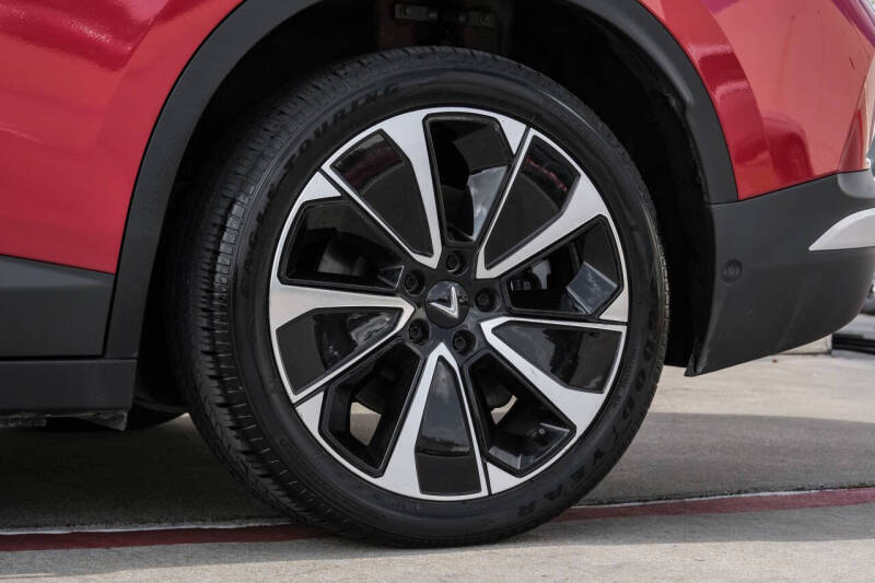 2024 VinFast VF8 Plus