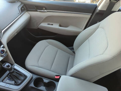 2019 Hyundai Elantra SE