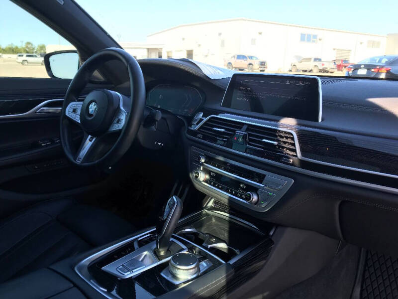 2022 BMW 7 Series 740i