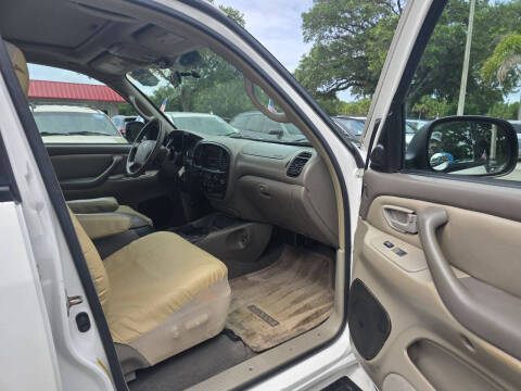 2005 Toyota Sequoia SR5