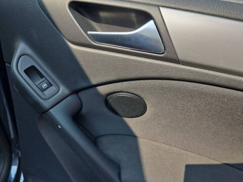 2012 Volkswagen Golf 2.5L PZEV