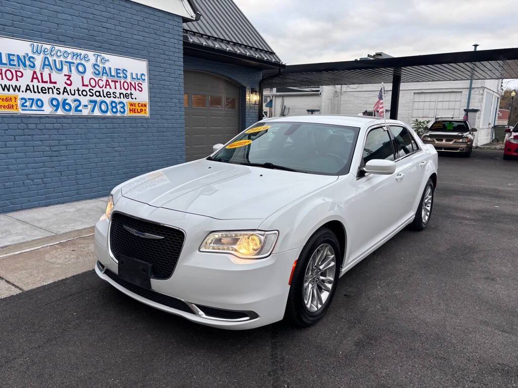 2019 Chrysler 300 for sale at Michael Johnson @ Allens Auto Sales Hopkinsville in Hopkinsville, KY