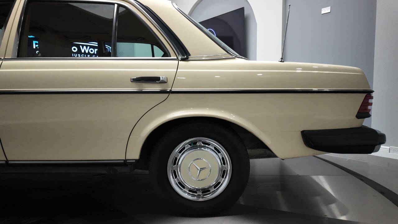 1983 Mercedes-Benz 240-Class 24