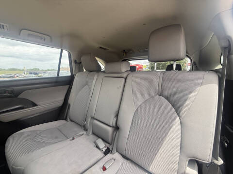 2023 Toyota Highlander LE