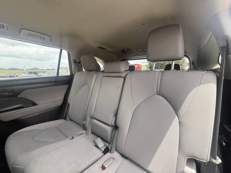 2023 Toyota Highlander LE