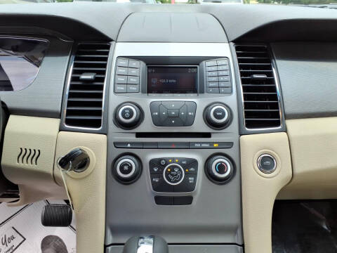 2017 Ford Taurus SE