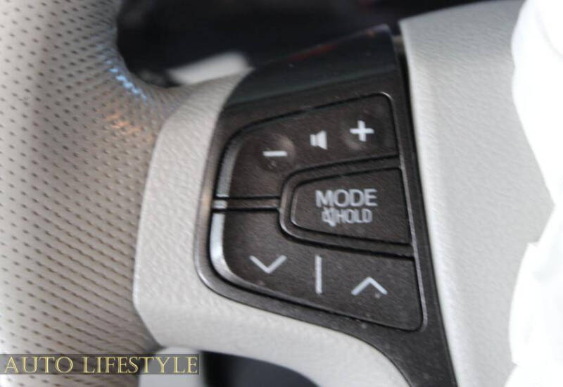 2013 Toyota Sienna SE 8-Passenger