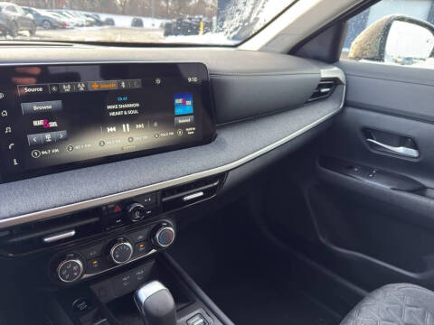 2025 Nissan Kicks SV