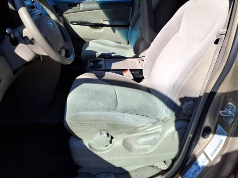 2004 Toyota Sienna LE 8 Passenger