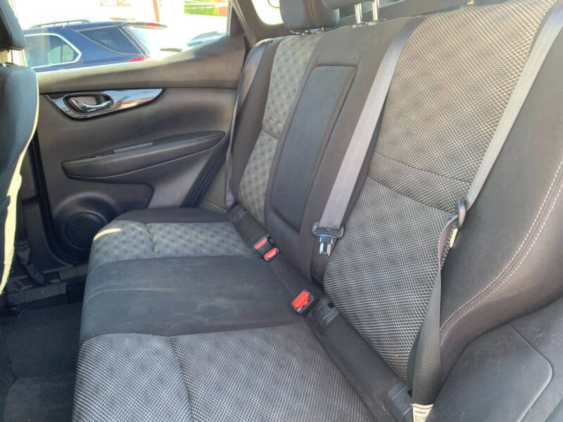 2017 Nissan Rogue Sport SV