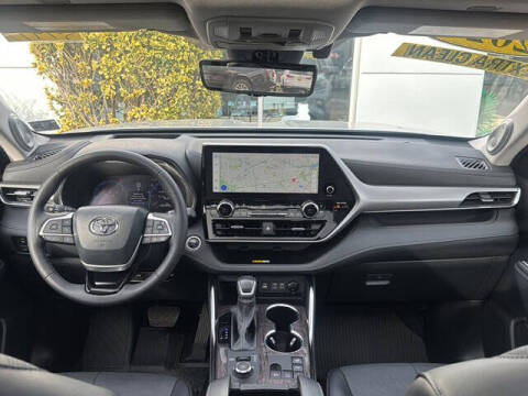 2024 Toyota Highlander Platinum