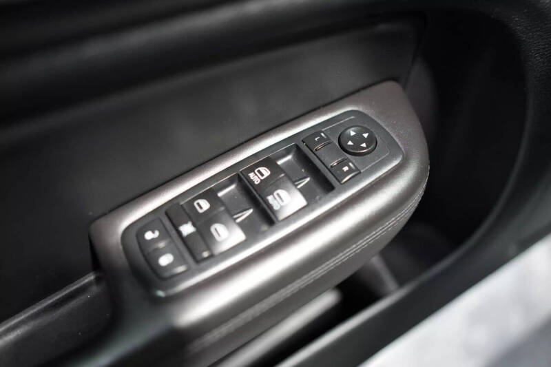 2017 Chrysler 200 Limited Platinum