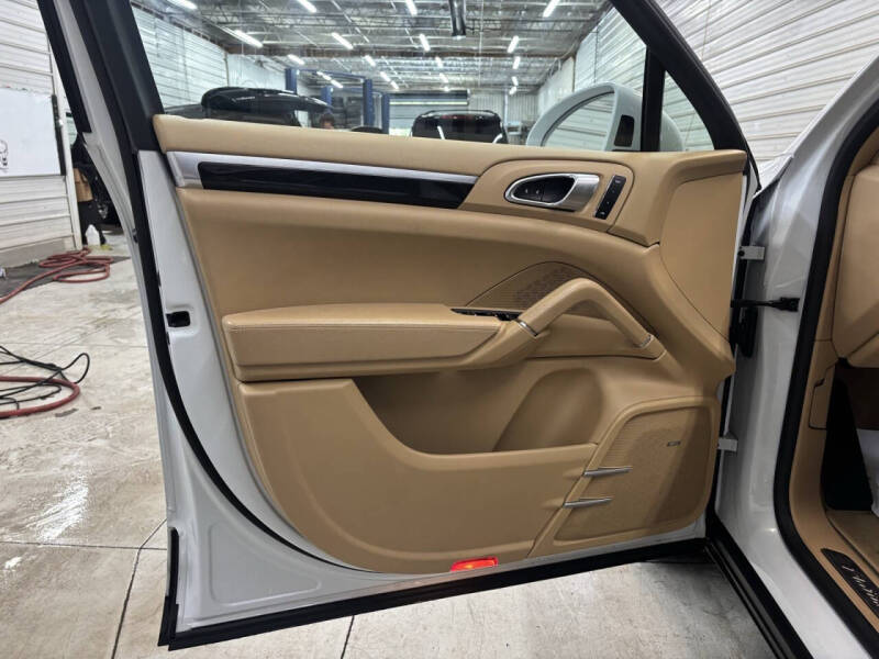 2017 Porsche Cayenne Platinum Edition