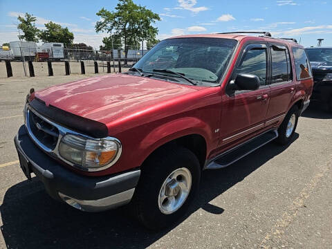 2000 Ford Explorer for sale at RAILWAY AUTO SALES in Scottsbluff NE