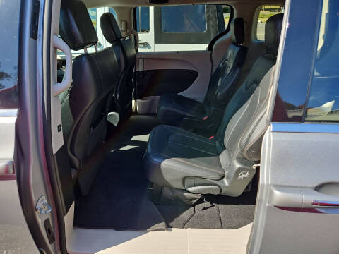 2017 Chrysler Pacifica Touring-L