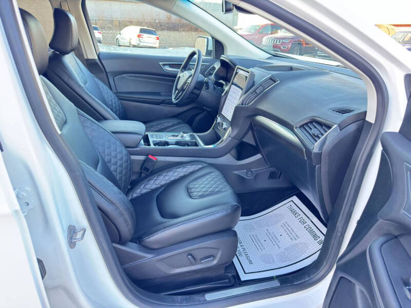 2023 Ford Edge Titanium