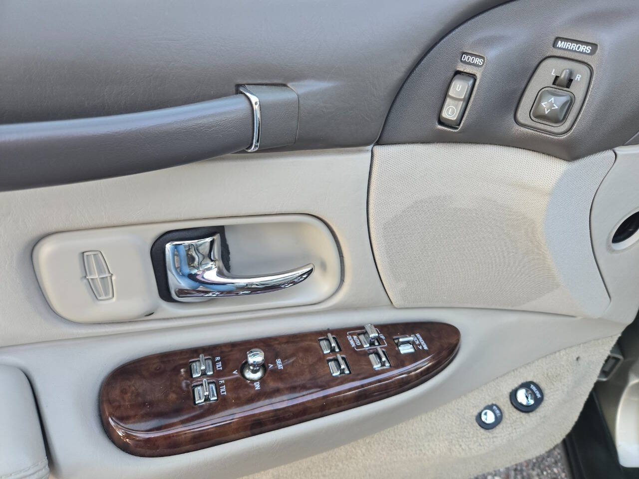 1997 Lincoln Town Car 94