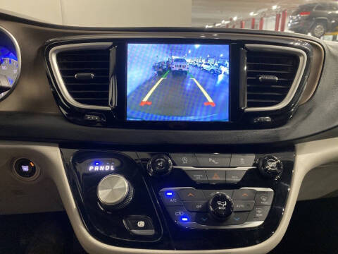 2017 Chrysler Pacifica Touring-L