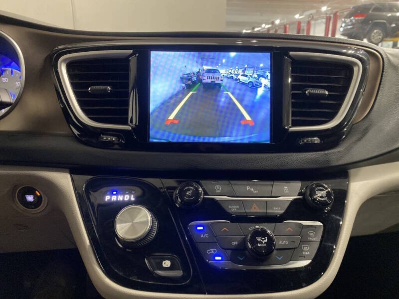 2017 Chrysler Pacifica Touring-L