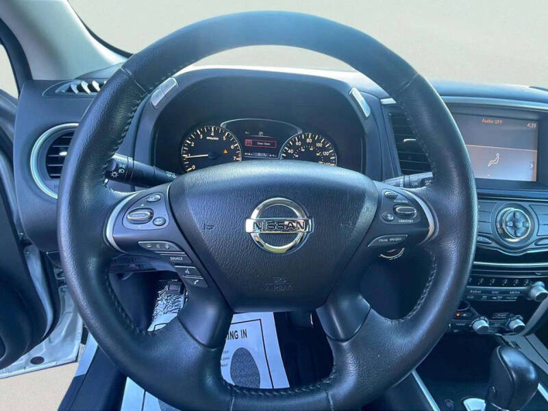 2020 Nissan Pathfinder SV