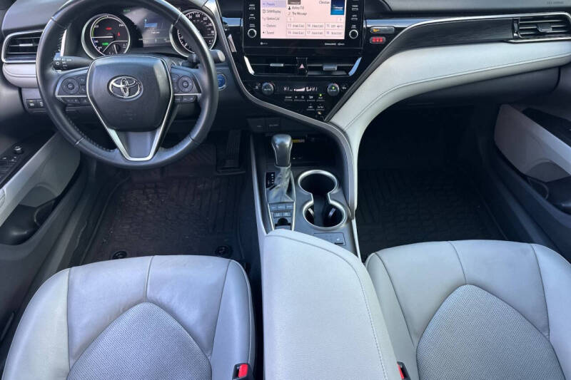 2024 Toyota Camry Hybrid XLE