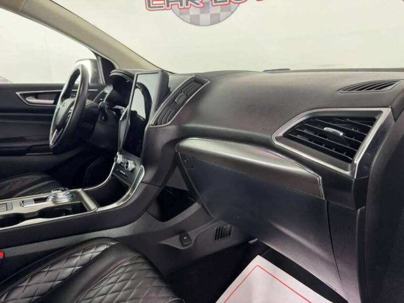 2023 Ford Edge Titanium