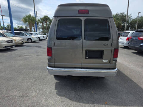 2003 Ford E-Series E-250 SD