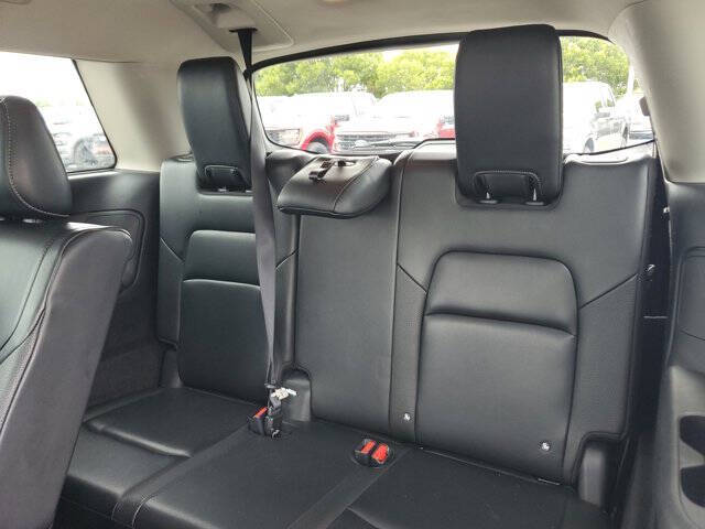 2024 Nissan Pathfinder SL