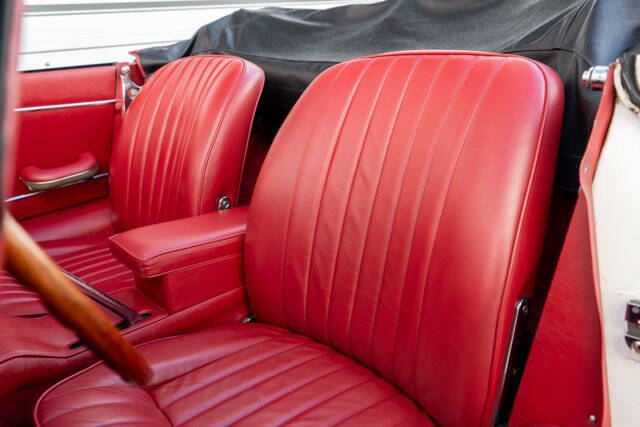 1966 Jaguar E-Type 11