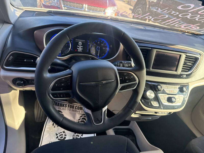 2022 Chrysler Voyager LX