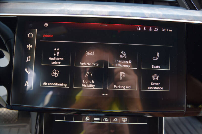 2022 Audi e-tron quattro Premium